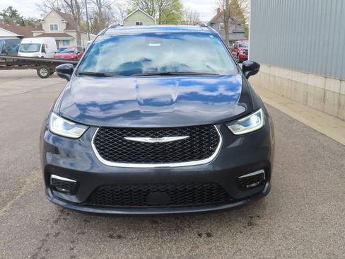Used 2021 Chrysler Pacifica Touring-L AWD/4WD image 12