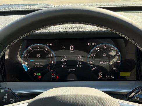 New 2026 Volkswagen Tiguan SE image 31