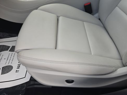 Used 2020 Mercedes-Benz GLA 250 4MATIC w/ Premium Package image 28