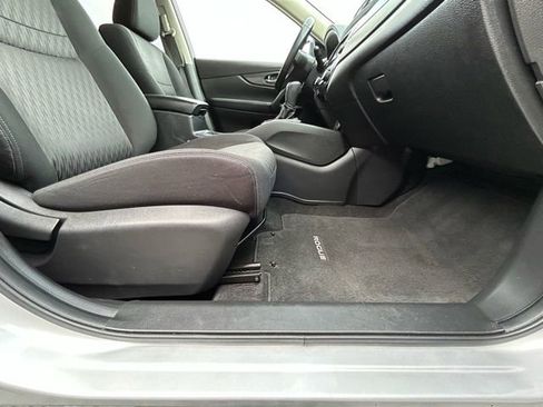 Used 2020 Nissan Rogue SV image 31