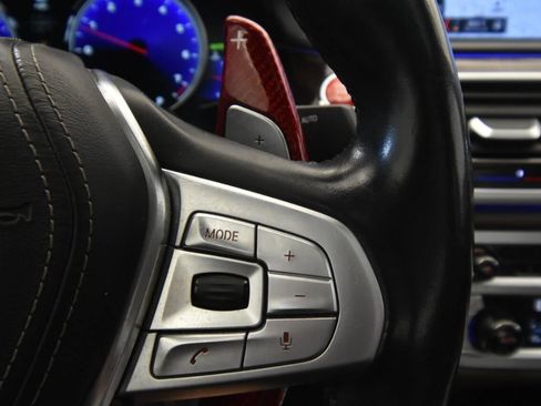 Used 2018 BMW 750i xDrive image 31