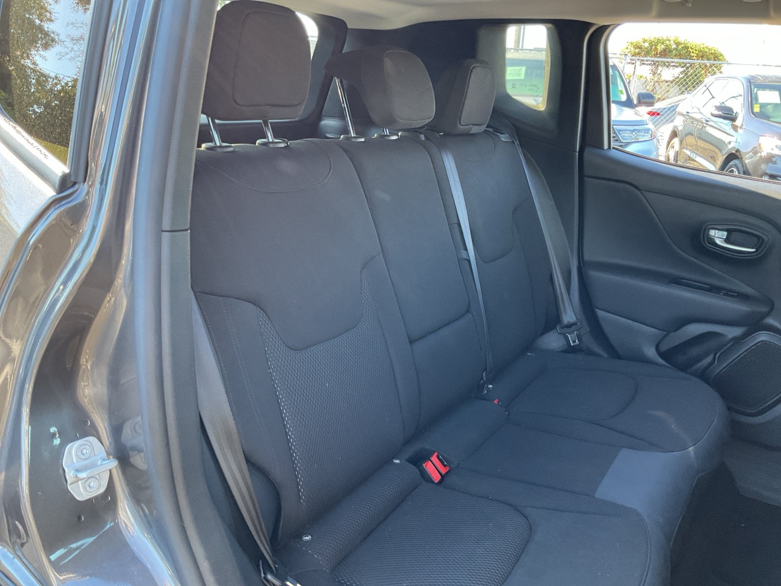 Used 2020 Jeep Renegade Altitude FWD image 20