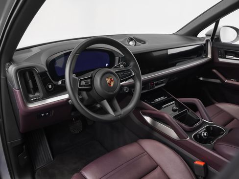 Used 2025 Porsche Cayenne E-Hybrid image 4