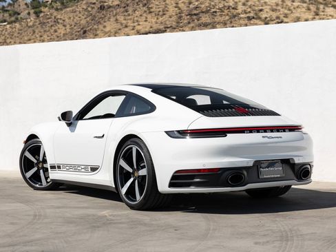 Certified 2022 Porsche 911 Carrera image 3