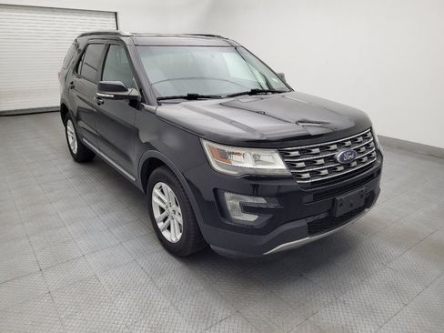 Used 2017 Ford Explorer XLT w/ Equipment Group 201A FWD image 13