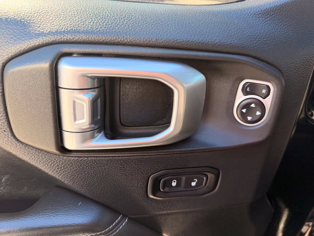 Used 2019 Jeep Wrangler Unlimited Sahara AWD/4WD image 19
