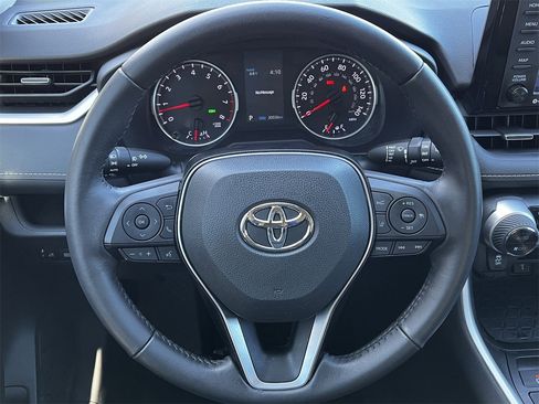 Used 2021 Toyota RAV4 XLE Premium image 11