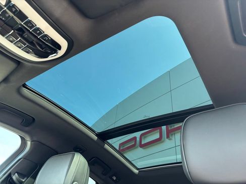 Certified 2026 Porsche Macan AWD/4WD image 35