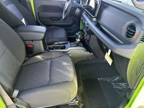 New 2025 Jeep Gladiator Mojave w/ Convenience Group image 8