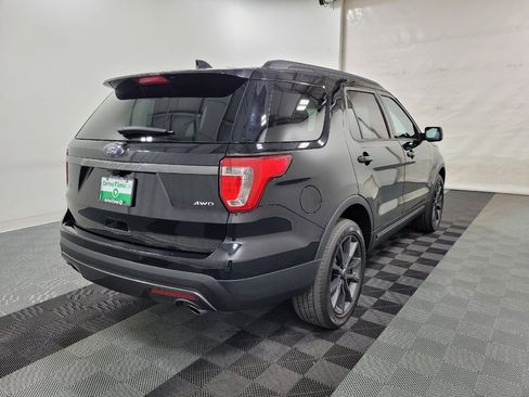 Used 2017 Ford Explorer XLT w/ Equipment Group 202A AWD/4WD image 9