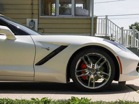 Used 2019 Chevrolet Corvette Stingray Coupe w/ 2LT Preferred Equipment Group RWD image 9