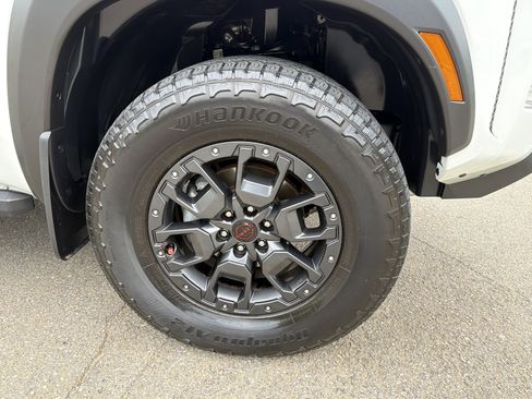 Used 2023 Nissan Frontier PRO-4X w/ Pro-4X Premium Package AWD/4WD image 12