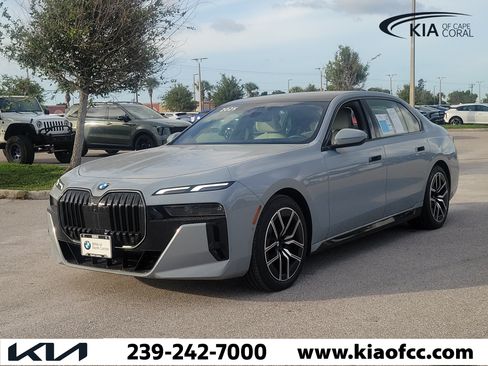 Used 2025 BMW 760i xDrive AWD/4WD image 3