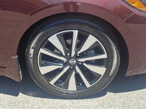 Certified 2023 Nissan Sentra SV w/ SV Premium Package FWD image 9