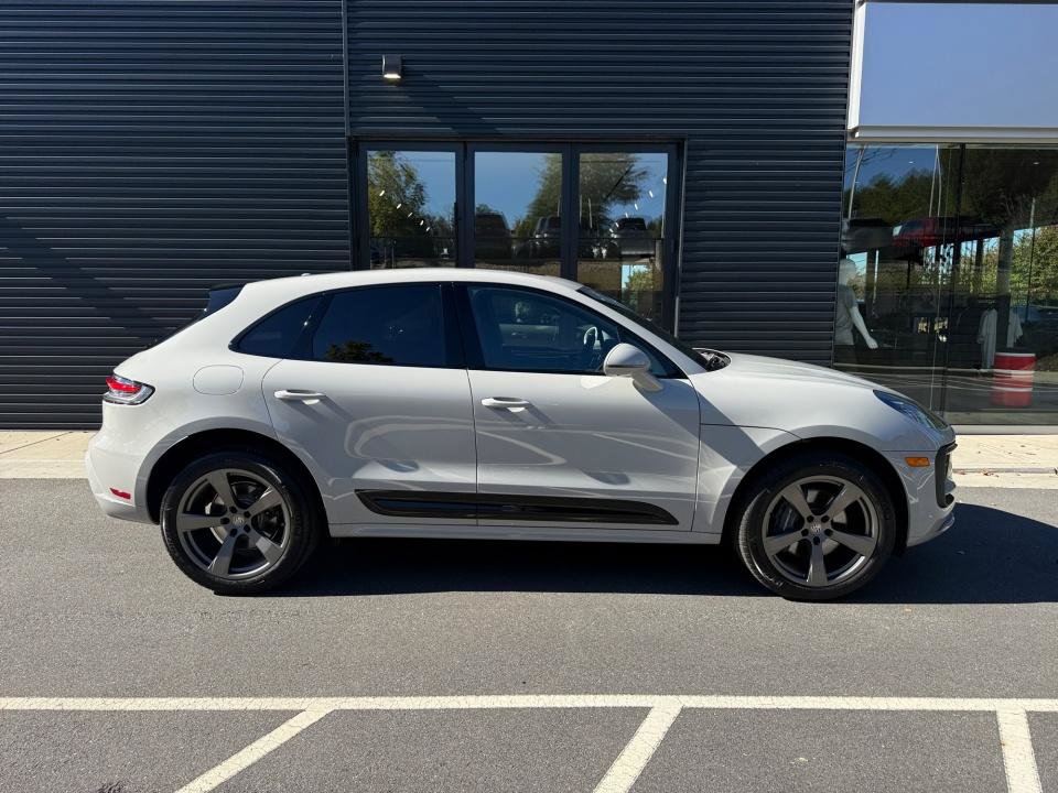 Certified 2026 Porsche Macan Turbo AWD/4WD image 8