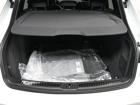 Certified 2025 Porsche Macan image 31