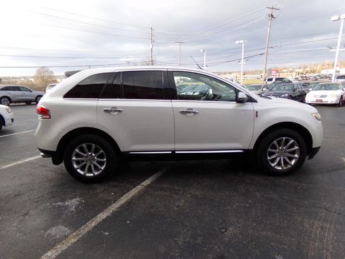Used 2012 Lincoln MKX FWD image 5