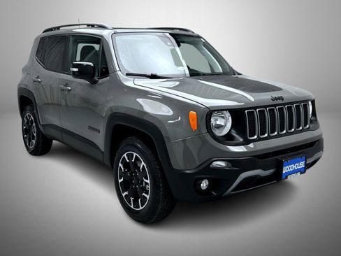 Used 2023 Jeep Renegade Latitude w/ Sun/Sound Group image 3