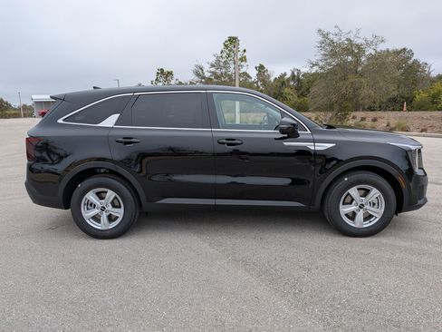New 2026 Kia Sorento LX FWD image 4