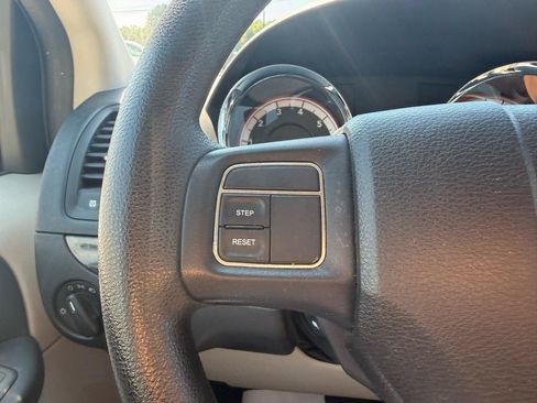 Used 2012 Dodge Grand Caravan SXT FWD image 16