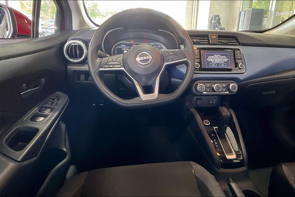 Used 2025 Nissan Versa SV FWD image 5