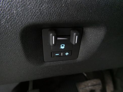 Used 2011 GMC Yukon Denali image 18