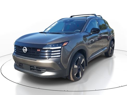 New 2026 Nissan Kicks SR w/ SR Premium Package AWD/4WD image 3