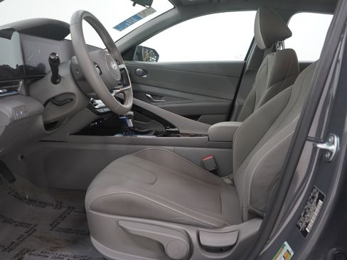 Certified 2025 Hyundai Elantra SEL image 21