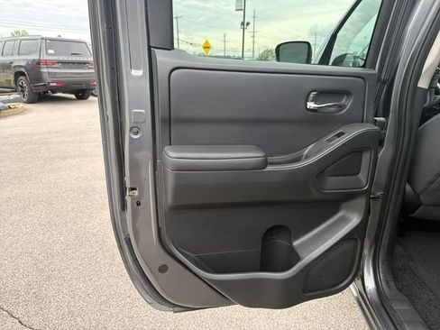 Used 2025 Nissan Frontier SV AWD/4WD image 27