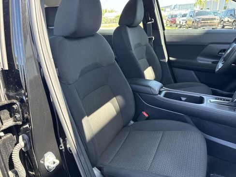 Used 2025 Nissan Kicks S FWD image 19