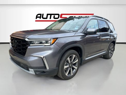 Used 2025 Honda Pilot Elite image 3