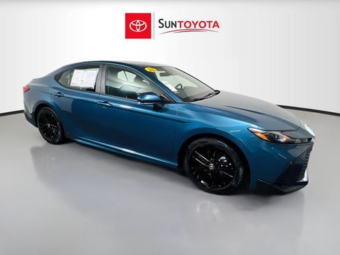 Used 2026 Toyota Camry SE w/ Convenience Package FWD image 1