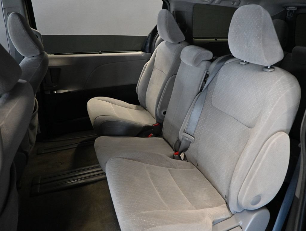 Used 2017 Toyota Sienna LE FWD image 17