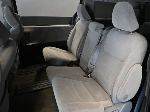 Used 2017 Toyota Sienna LE FWD image 17