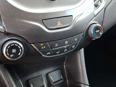 Used 2017 Chevrolet Cruze LT image 14