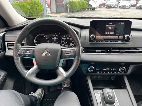 Used 2022 Mitsubishi Outlander ES AWD/4WD image 9