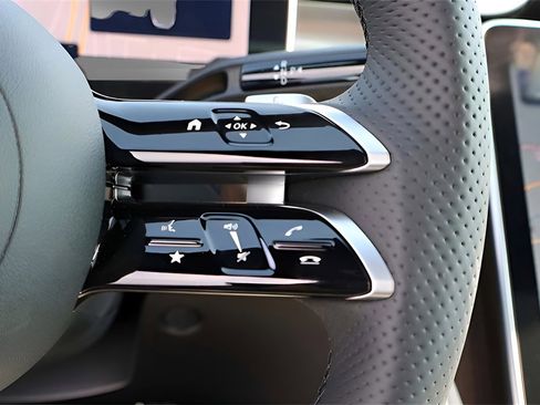 Used 2025 Mercedes-Benz C 300 4MATIC Sedan image 72