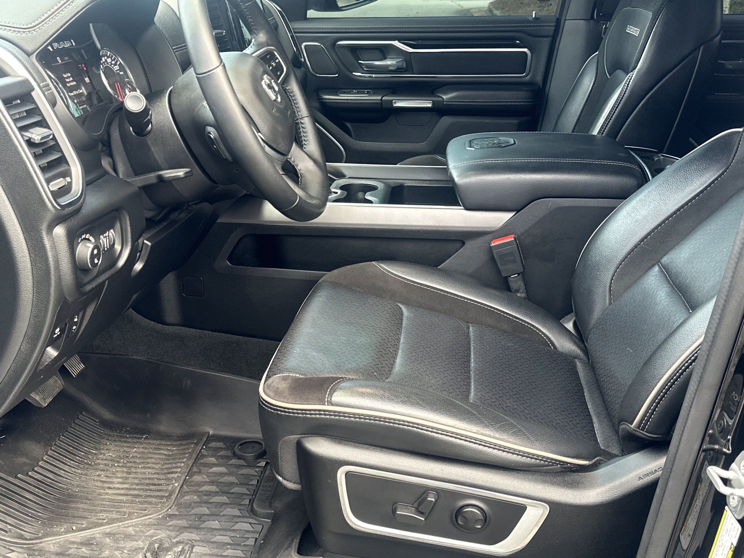 Used 2022 RAM 1500 Laramie RWD image 9