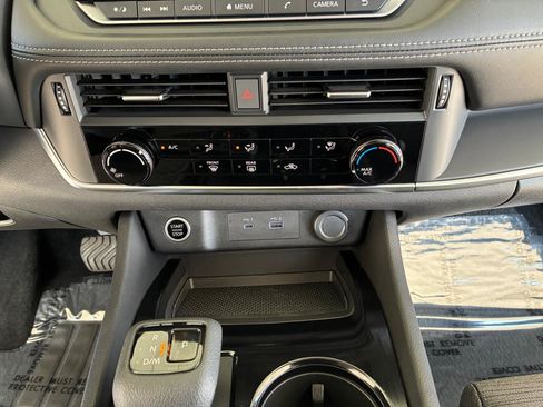 Used 2021 Nissan Rogue S FWD image 21