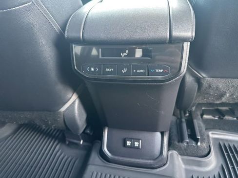 Used 2021 Toyota Highlander XLE image 41