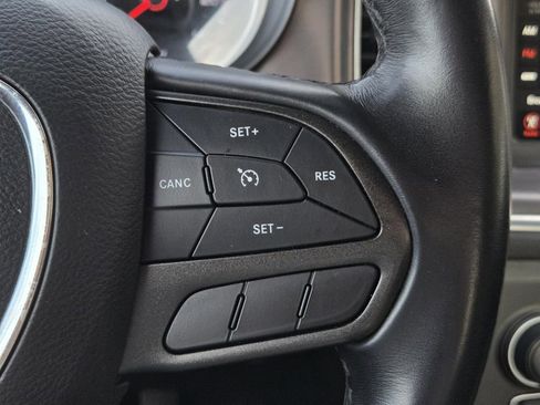 Used 2022 Dodge Charger SXT RWD image 11