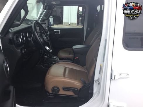 Used 2022 Jeep Wrangler Unlimited Sahara w/ LED Lighting Group AWD/4WD image 9
