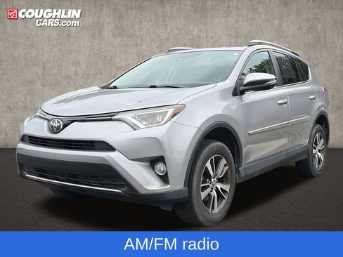 Used 2018 Toyota RAV4 XLE AWD/4WD image 4