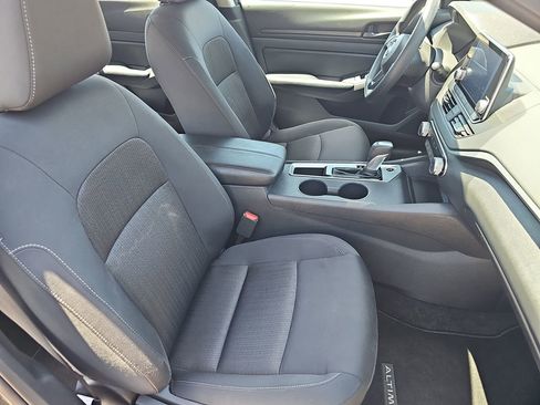 Certified 2025 Nissan Altima 2.5 S FWD image 10