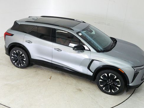 New 2025 Chevrolet Blazer EV RS image 13