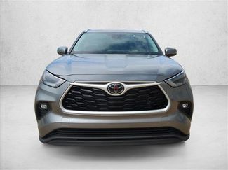 Certified 2025 Toyota Highlander XLE FWD video 2