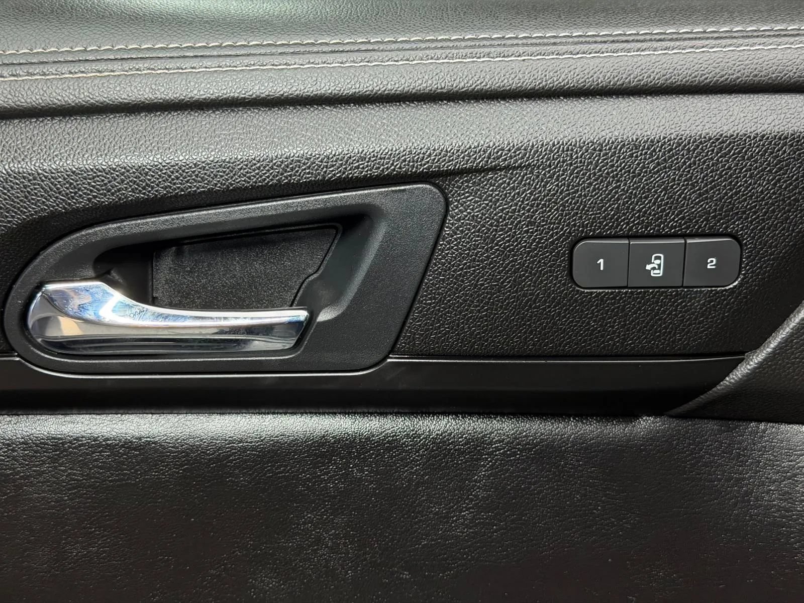 Used 2017 Chevrolet Traverse Premier FWD image 29