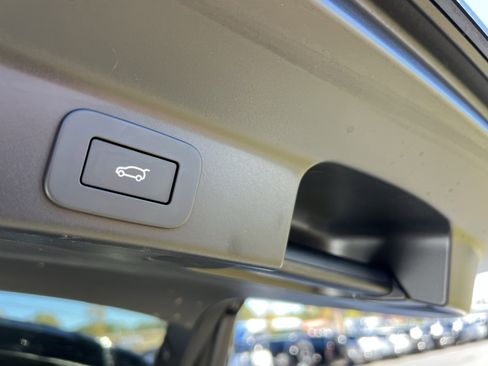 Used 2022 Land Rover Defender 110 SE image 39