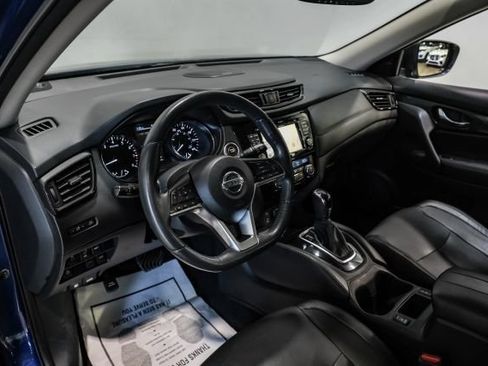Used 2017 Nissan Rogue SL w/ SL Premium Package FWD image 4