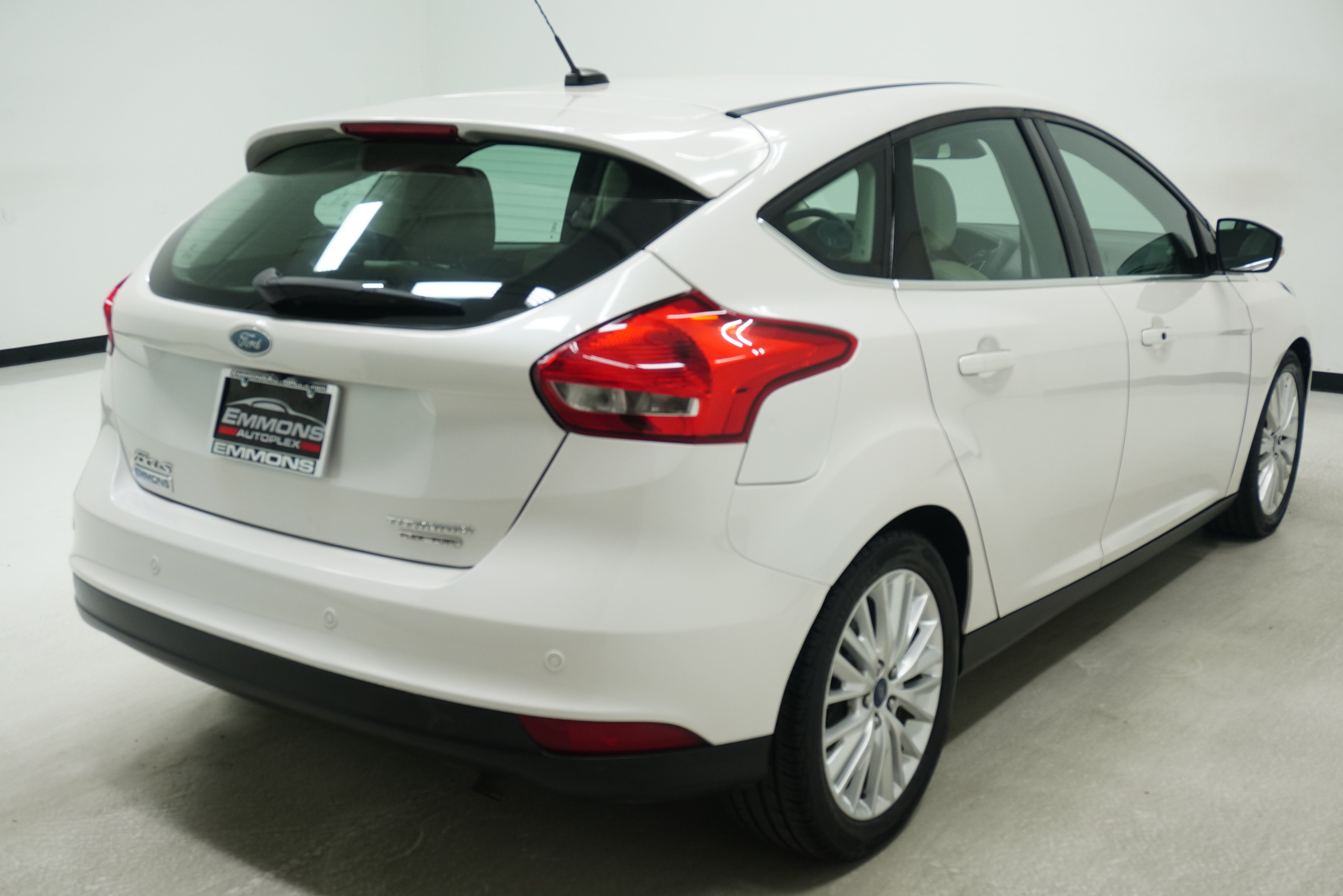 Used 2015 Ford Focus Titanium w/ Titanium Technology Package FWD image 4